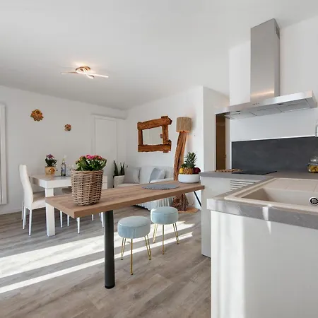 Tatiana Flower Apartment