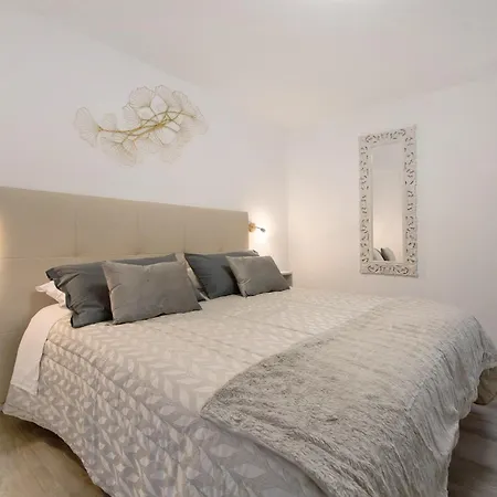 Tatiana Flower Apartment *